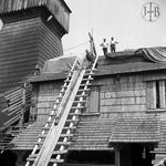 fot. J. Tur, 1966-1967 r., konserwacja więźby dachowej.