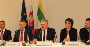 Влада в Снині розділила понад 1,2 міліона. Грошы підуть і до сел