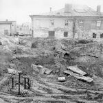 Jarosław, ul. Grodzka, brama krakowska i mury miejskie, prace przy odsłonięciu fortyfikacji, fot. L. Starzak, 10.12.1973, sygn. TT_25_4299_C_025