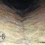 B. Tondos, Dokumentacja historyczna kamienicy przy ul. Grunwaldzkiej 1 w Rzeszowie, 2000, fot. B. Tondos, odkrywa wzdłużna w tynku, TT_36_010_030