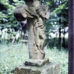 Bystre, nagrobek na cmentarzu grzebalnym, krzyż na cokole, fot. J. Giemza, 1982, TT_109_09_AS_045