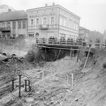 Jarosław, ul. Grodzka, brama krakowska i mury miejskie, prace przy odsłonięciu fortyfikacji, fot. L. Starzak, 10.12.1973, sygn. TT_25_4300_C_026