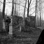 Ruiny kaplicy cmentarnej, fot. Jerzy Tur, 1986 r. 