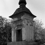 fot. Barbara Tondos, kapliczka w trakcie prac remontowych