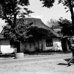 Babice, pn. pierzeja rynku, dom nr 9, po prawej fragment budynku nr 8, widok od pd., fot. B. Tondos, 10	maja	1967 r. 