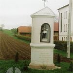 Stara Wieś, kapliczka św. Jana Nepomucena od zach. Fot. A. Bocheński, 2001, AAB_01_08_15_C