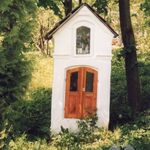 Przysietnica, kapliczka przy domu nr 376 od pd., fot. A. Bocheński, 2001, AAB_01_08_04_C