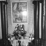 Błażowa i okolice, wnętrze kapliczki, fot. A. Bocheński, 1980, sygn. AAB_01_11_006_C