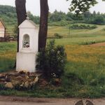 Stara Wieś, kapliczka przy domu nr 488 od pd. -zach. Fot. A. Bocheński, 2001, AAB_01_08_03_C