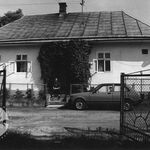 Pruchnik, ul. Długa 20, dom, widok od pd., fot. A. Bocheński, 1981, sygn. AAB_01_10_12