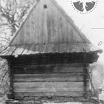 Komańcza, spichlerz (obecnie w MBL), elewacja szczytowa II,  fot. A. Bocheński, 1960, sygn. AAB_01_02_16_C