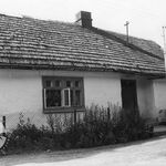 Pruchnik, ul. Długa 12, dom, widok od pd. -wsch., fot. A. Bocheński, 1981, sygn. AAB_01_10_27