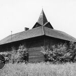 Hyżne, dom parafialny, widok od wsch., fot. A. Bocheński, 1993, sygn. AAB_01_12_03_C