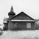 Hyżne, dom parafialny, widok od pd. -zach., fot. A. Bocheński, 1993, sygn. AAB_01_12_06_C