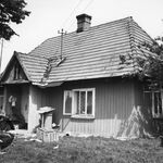 Hyżne, zagroda (1), dom, elewacja frontowa, fot. A. Bocheński, 1993, sygn. AAB_01_12_16_C