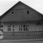 Pruchnik, ul. Kańczudzka 17, dom od pn. -wsch., fot. A. Bocheński, 1981, sygn. AAB_01_10_39