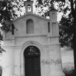 Błażowa i okolice, kapliczka, elewacja frontowa, fot. A. Bocheński, 1980, sygn. AAB_01_11_025_C