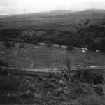 Komańcza, widok wsi z infrastrukturą kolejową, panorama 1b, fot. A. Bocheński, 1960, sygn. AAB_01_02_20_C