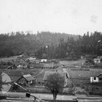 Komańcza, widok wsi z infrastrukturą kolejową, panorama 2, fot. A. Bocheński, 1960, sygn. AAB_01_19_03_C
