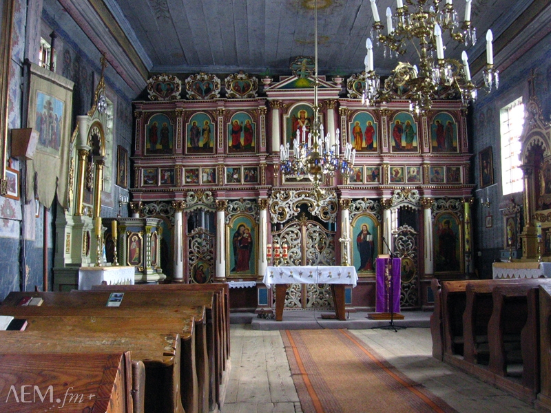Середина церкви в Лелюхові