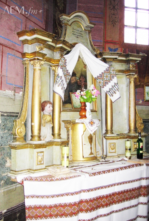 Олтар в церкви в Туряньску