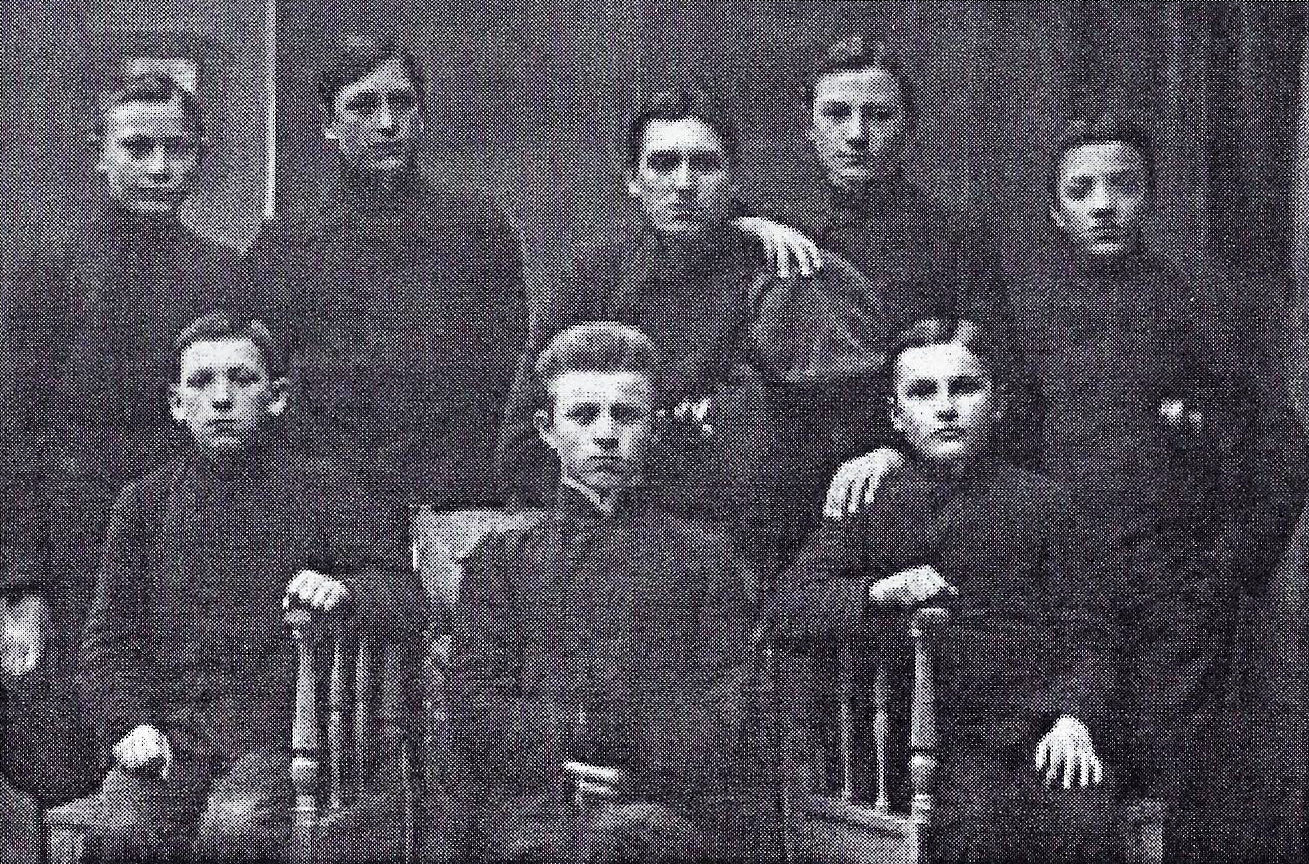 Михал Юрковскій (по середині), по його лівій страні - Певел Юрковскій. Руска Бурса в Ґорлицях