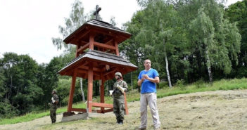 На верьшку Скоры бы міг выникнути памятник. Треба фінанції