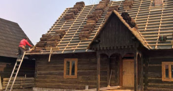 SKANSENOVA выріжнена. В рамках проєкту была перенесена хыжа з Бортного до Лоси