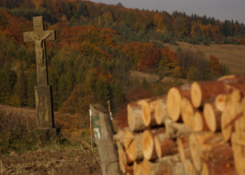 Крест при пути Долге-Вышоватка; фот. beskid-niski.pl / Facebook