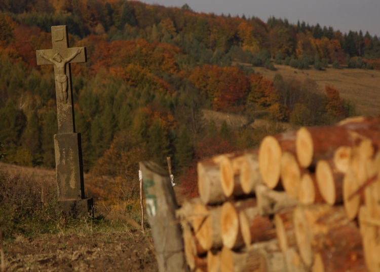 Крест при пути Долге-Вышоватка; фот. beskid-niski.pl / Facebook