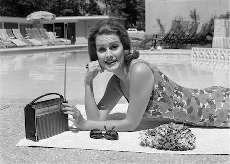 846-02796620
© ClassicStock / Masterfile
Model Release: Yes
Property Release: No
1960s SMILING WOMAN BATHING SUIT BY SWIMMING POOL LISTENING TO PORTABLE RADIO