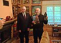 Ведучый СЛ Андрий Копча з Лавреатом Володиславом Грабаном, Воловец, 12.10.2025; фот. архів СЛ